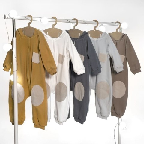 Hi Little One kombinezon całoroczny z kapturem TOG 2,0 OverSize BOHO Caffe Latte roz M Pom Pom