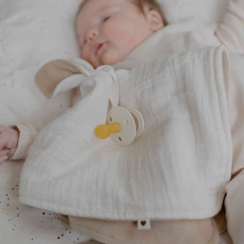 BIBS CUDDLE CLOTH KANGAROO IVORY Pieluszka przytulanka z zawieszką na smoczek