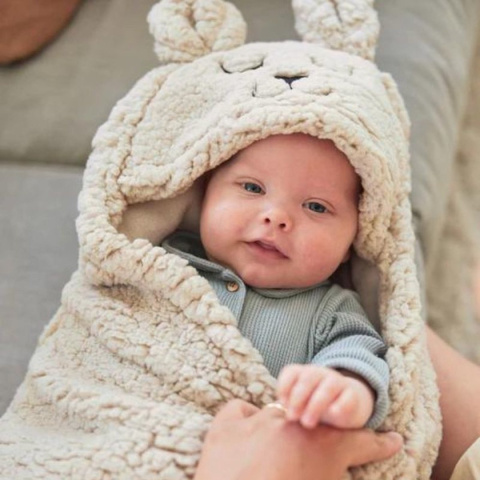 Otulacz do fotelika i wózka króliczek 100x105cm Nogat Jollein