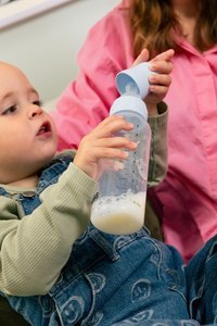 BIBS BUTELKA SZKLANA ze smoczkiem antykolkowym z silikonu medycznego poj. 240 ml BLUSH