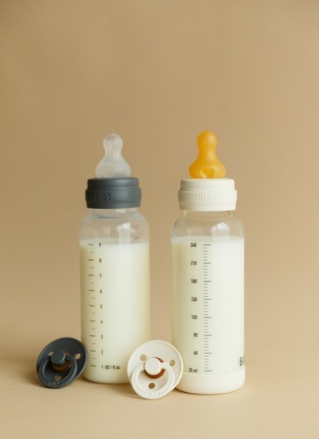 BIBS BUTELKA SZKLANA ze smoczkiem antykolkowym z silikonu medycznego, pojemność 240 ml, SAGE