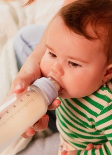 BIBS BUTELKA SZKLANA ze smoczkiem antykolkowym z kauczuku naturalnego poj 240 ml IVORY