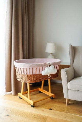 Hi Little One zestaw akcesoriów do kosza Mojżesza liner + materac + prześcieradło BABY PINK