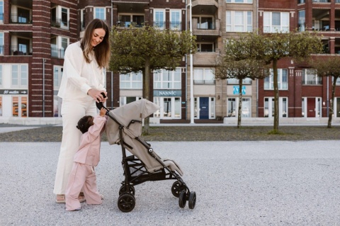 Wózek spacerowy spacerówka parasolka Topmark Fenn do 22 kg brązowa