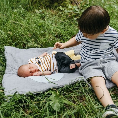 Hi Little One kołderka mata do zabawy z oddychającej organicznej BIO bawełny DAY & NIGHT Dark Oak