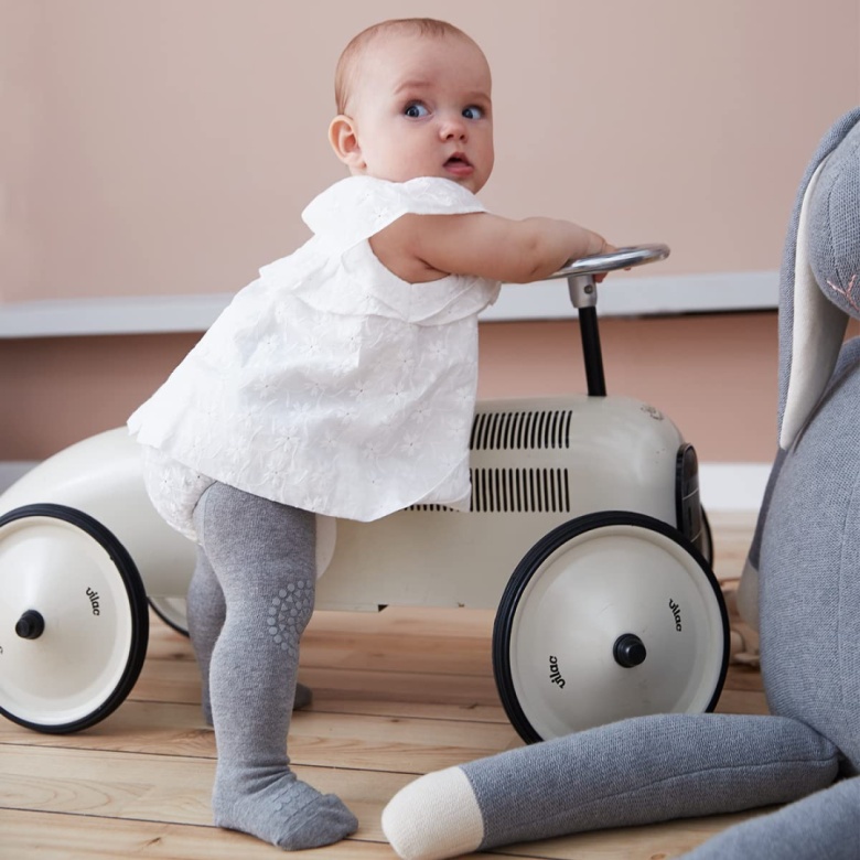 Jakie rajstopy wybrać pod legginsy dla dziewczynki, żeby było jej ciepło i wygodnie?